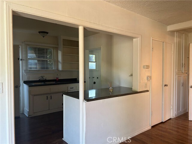 Foto del edificio - 7029 Cozycroft Ave