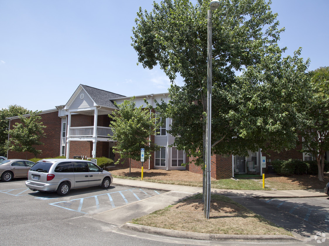 Foto principal - SH303-Residences at Humboldt Park (RHP)