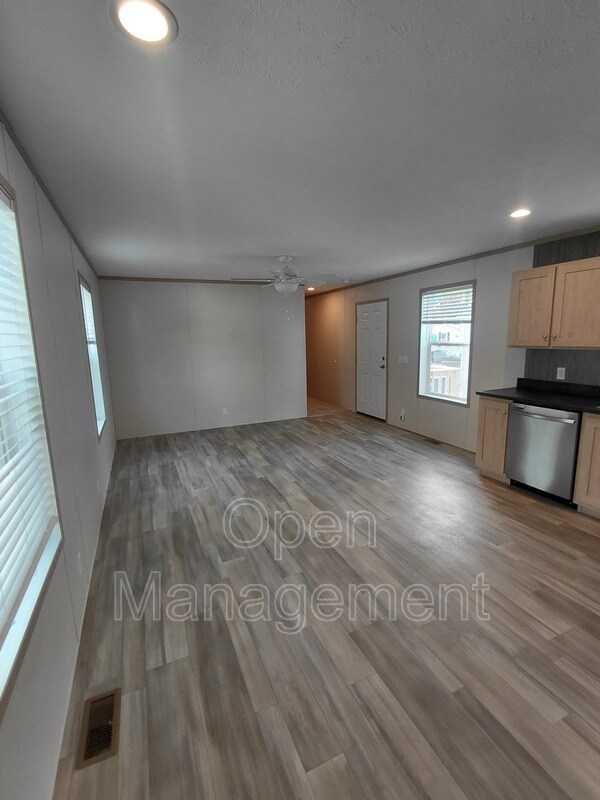 Foto del edificio - 301 Mantle Ave