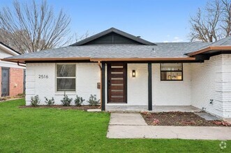 Building Photo - 2516 Highwood Dr