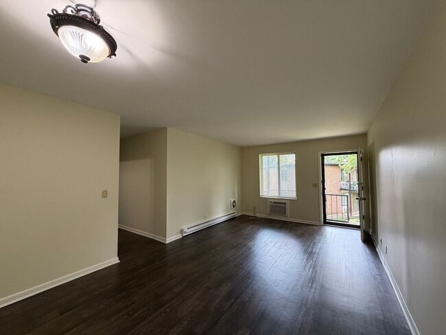 Location, Location, Location! 2-Bedroom Condo Near Vanderbilt - Location, Location, Location! 2-Bedroom Condo Near Vanderbilt