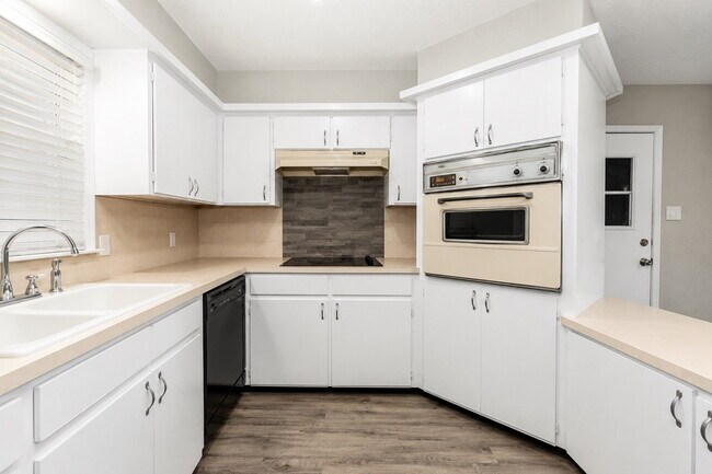 Building Photo - "Charming 3-Bedroom Home with 2 Full Baths in Lubbock – Your Perfect 1,380 Sq. Ft. Retreat!"