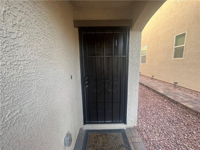 Building Photo - 3 bedroom Home in a gated community in the NW