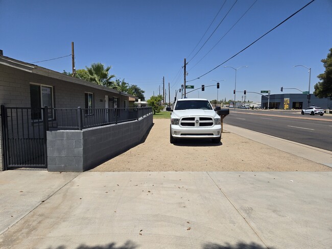 Foto del edificio - 2535 W Broadway Rd