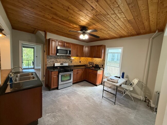 Kitchen - 341 Broad St