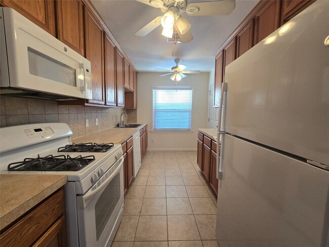 Building Photo - 107 Tarpon Ave