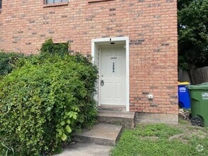 Building Photo - 120 Allencrest Dr