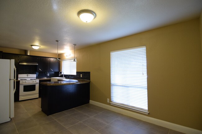 Foto del edificio - 1902 Kirk Ave