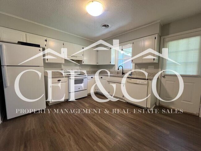 Foto del edificio - Beautifully updated 2 bedroom duplex!