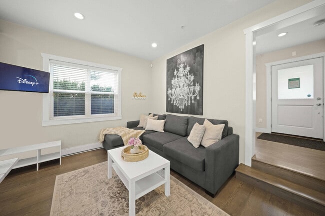 Building Photo - 3835 Dumfries St