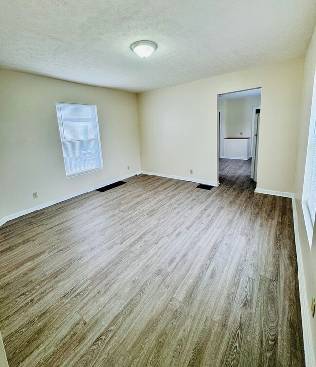 Building Photo - Like new with 2 car garage!