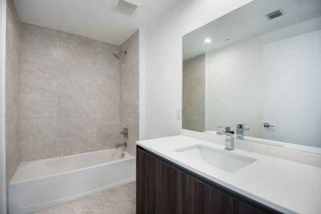 Foto del edificio - 488 NE 18th St