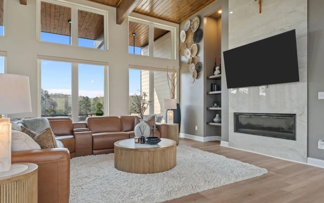 Building Photo - 704 Russell St