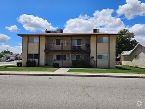 Building Photo - 465 Calloway St