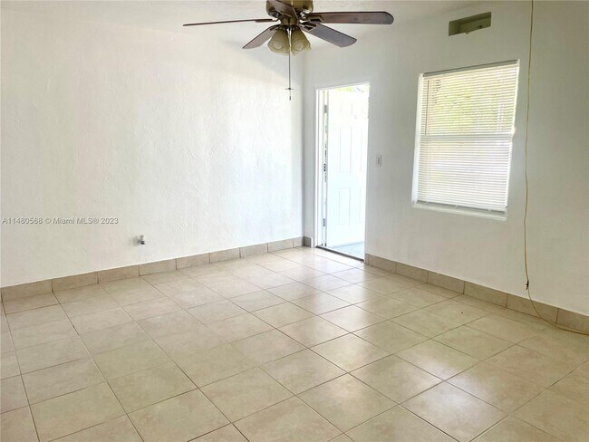 Foto del edificio - 14800 Leisure Dr