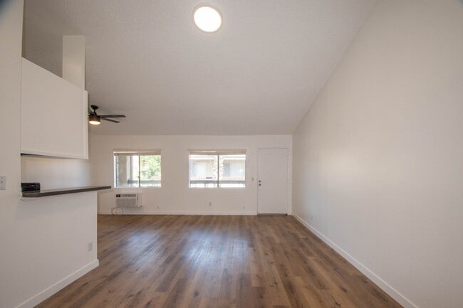Foto del edificio - 13846 Sherman Way