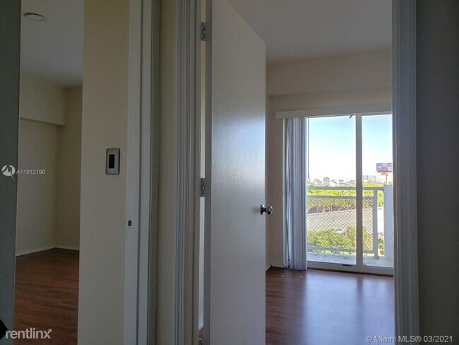 Foto del edificio - 2 br, 2 bath Condo - 1712 SW 2nd St