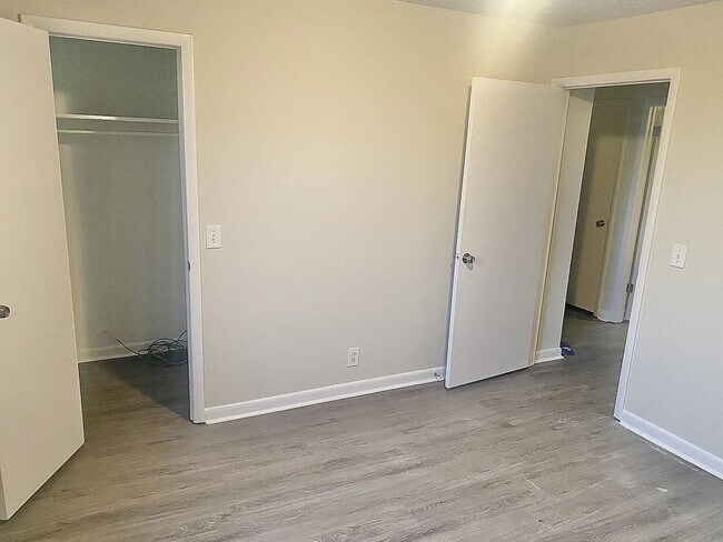 Building Photo - 2 bed 1.5 bath 10 min to downtown Nash