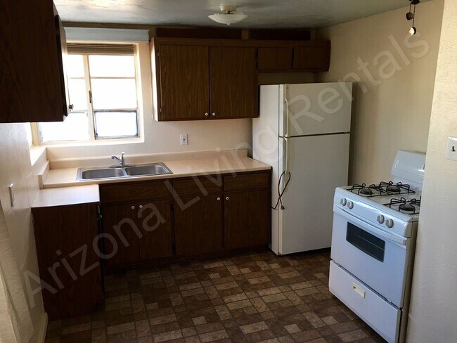 Foto del edificio - 2435 Emerson Ave