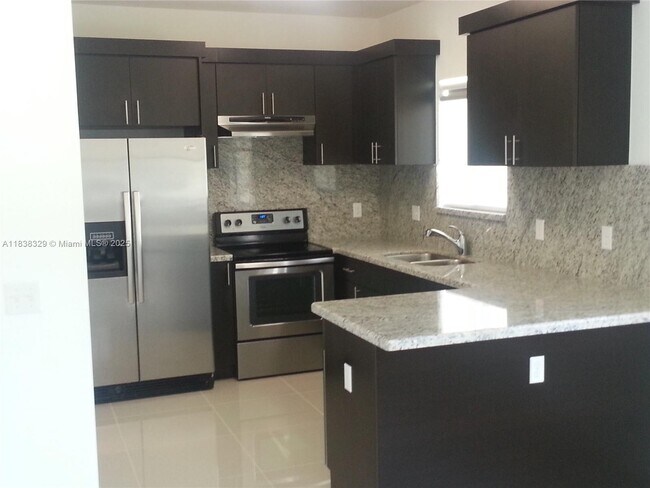 Foto del edificio - 3125 SW 16th Ter