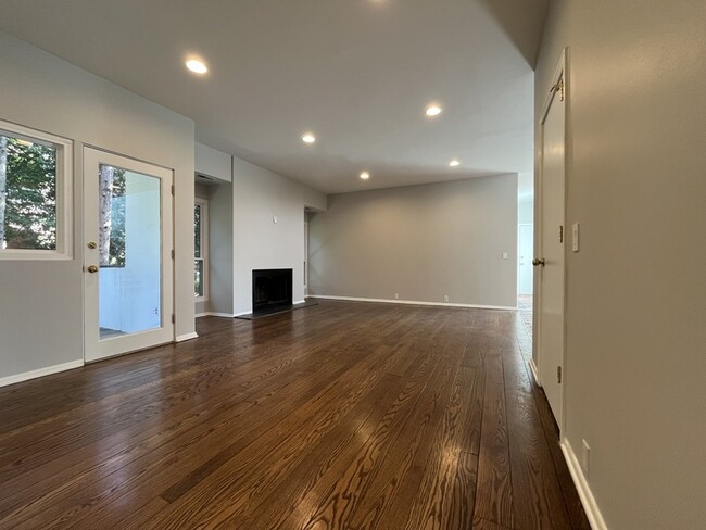 Building Photo - 501 Fenton Pl