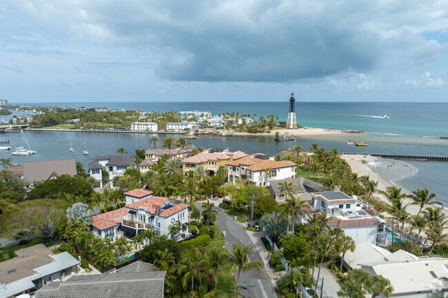 Pompano Beach North residential area is home to gorgeous mansions.