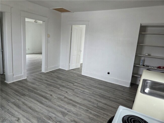 Foto del edificio - 449 2nd Dr NE