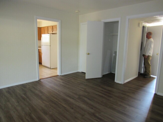 Foto del edificio - 800 St Denis Ct