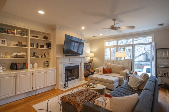 Building Photo - 525 Rienzi Dr