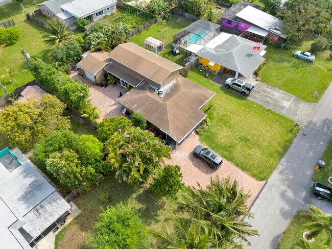 Foto del edificio - 5371 Madison Rd