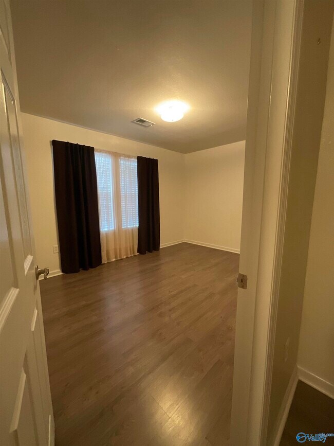 Foto del edificio - 107 Thornley Ct