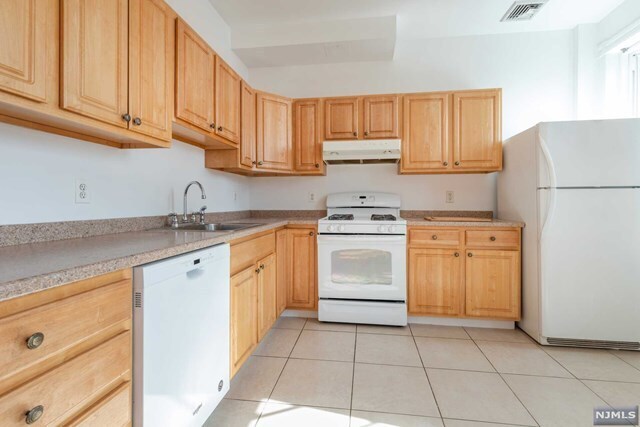 Building Photo - 46 E Palisade Ave