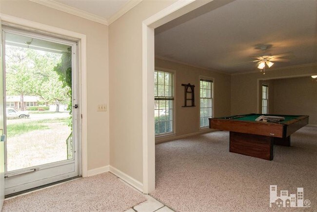 Foto del edificio - 4814 College Acres Dr