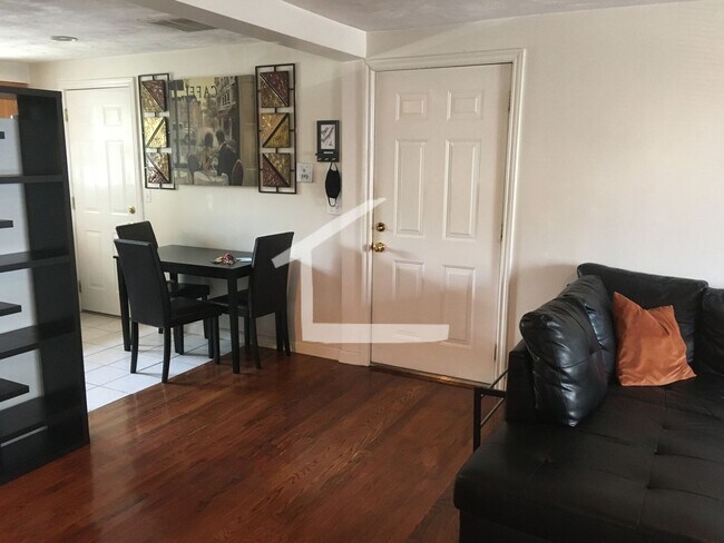 Building Photo - NICE BRIGHTON 2 BEDROOM ALONG TRAIN LINE W...