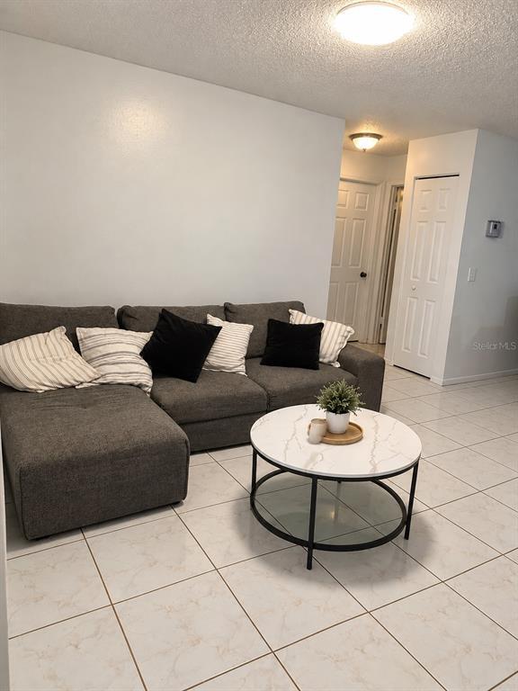 Foto del edificio - 773 E Birchwood Cir