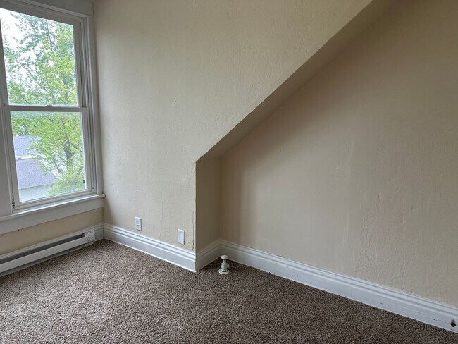 Building Photo - 220 E. Franklin