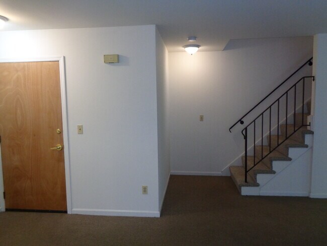 Building Photo - 48 Columbus Pl