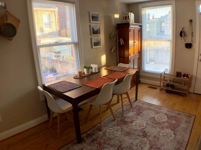 Foto del edificio - 27 N Glover St