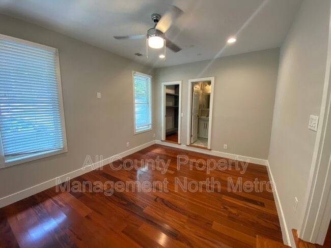 Building Photo - 105 Paris Ln