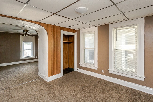 Building Photo - 734 Parker Ave