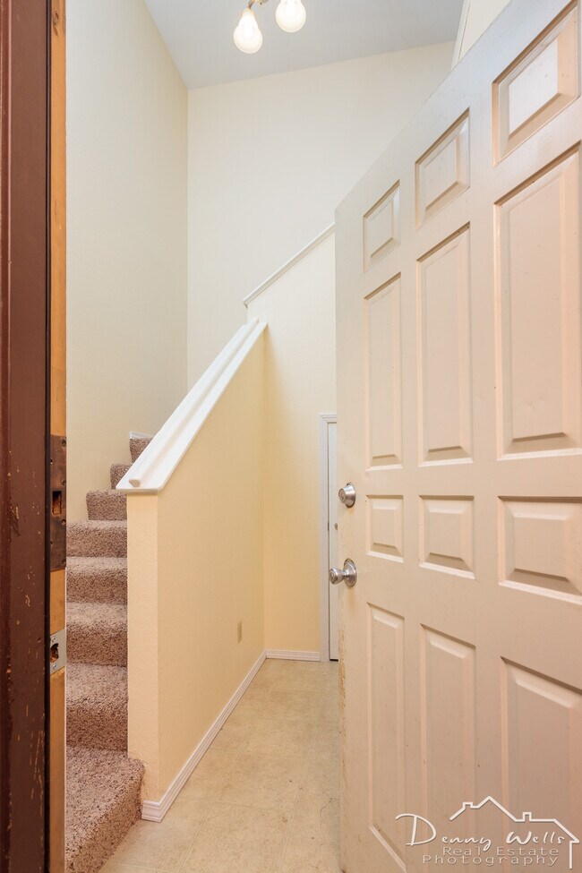 Entry - 4810 Topaz Ave