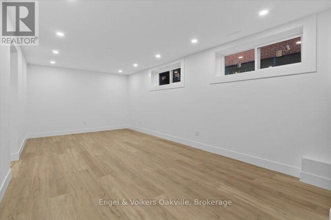 Building Photo - 939 Glencairn Ave