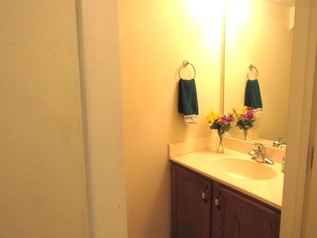Foto del edificio - 112 Sarahs Grove Ln