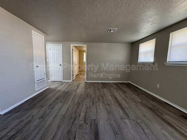 Building Photo - 2403 Muzzy St