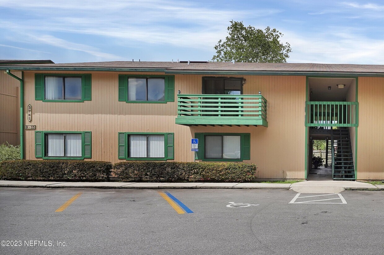 Foto principal - 3765 Crown Point Rd