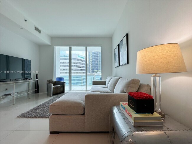 Foto del edificio - 950 Brickell Bay Dr