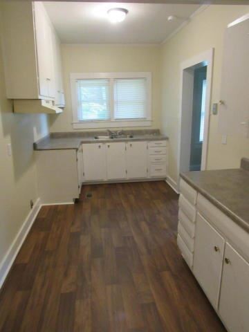 Building Photo - 208 Robinson St