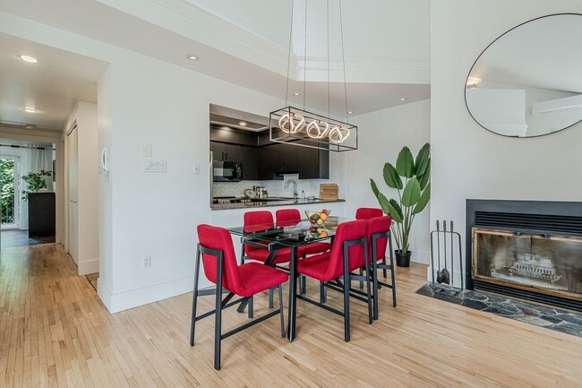 Building Photo - 3645 Rue Charron