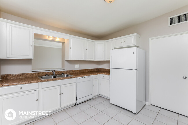 Building Photo - 6136 Bolling Dr