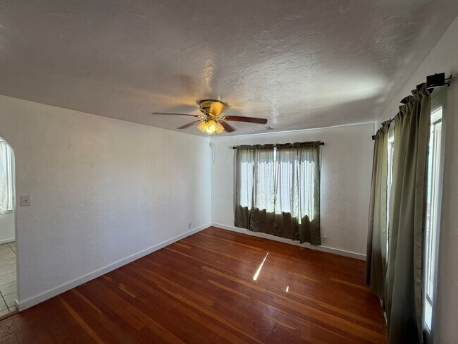 Foto del edificio - 3 Bed 1 Bath Home